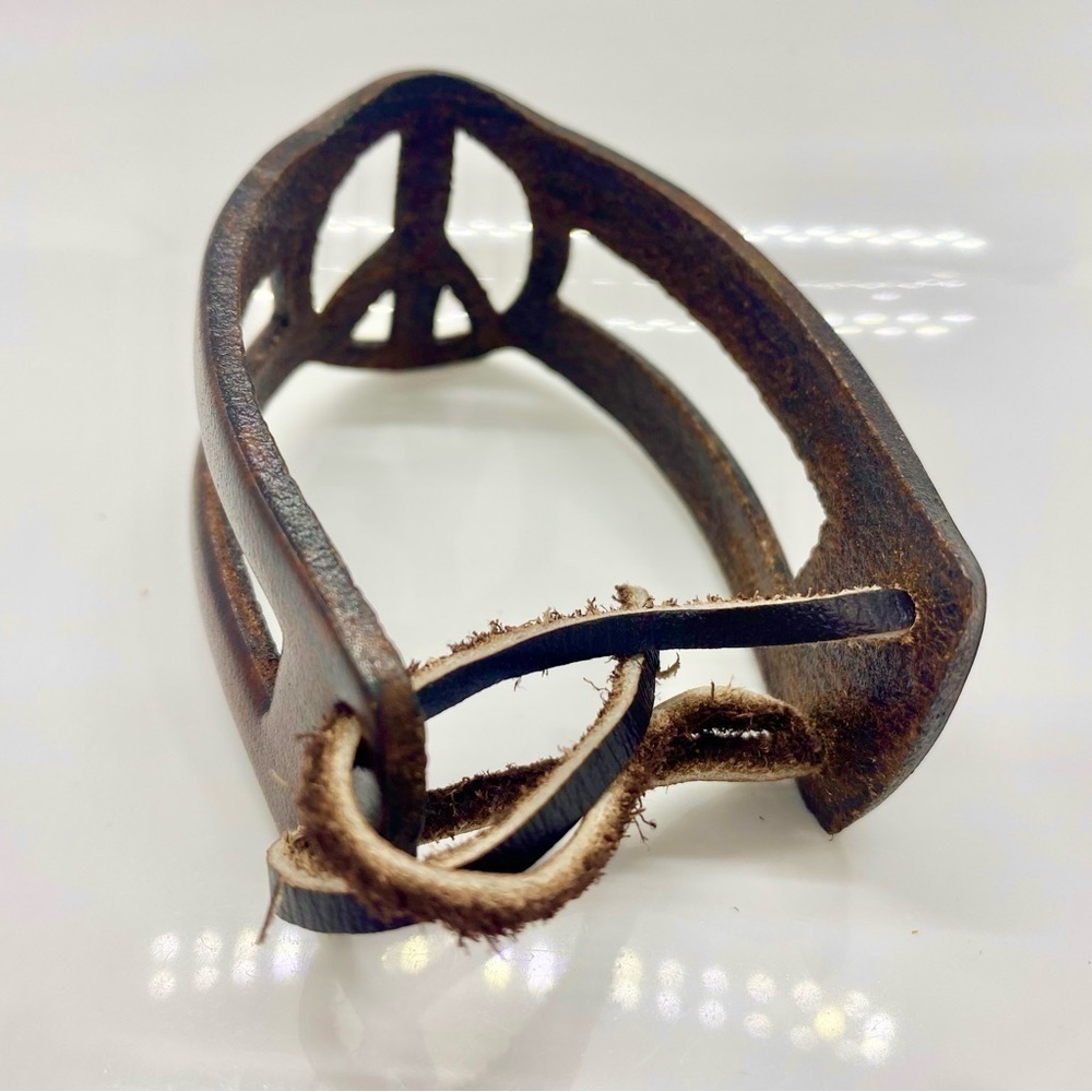 Mexican Artisan Handmade Hand Painted Brown Peace Sign Leather Cuff Braclet - Picture 3 of 4